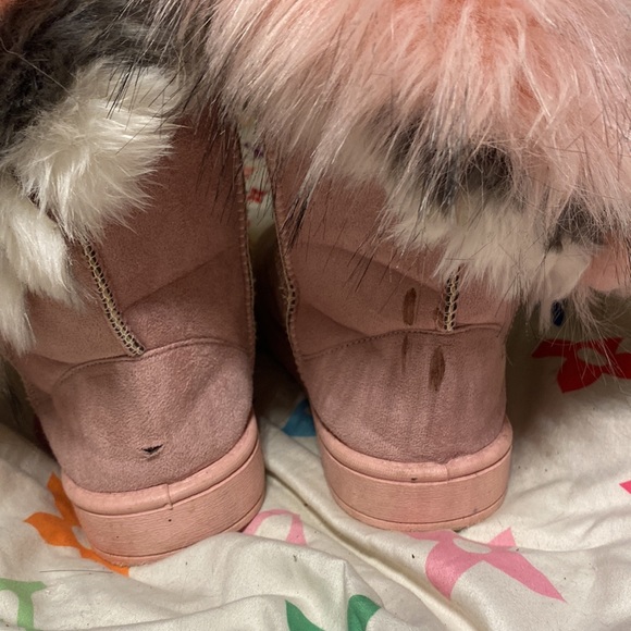 Furry, cute boots, pink gray and white has some damage shown in pictures - Picture 3 of 4